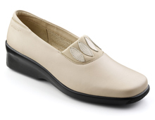 Stretch for comfort. Enjoy the comfort of this appealing stretch slip-on. With stylish reptile-effec