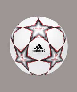 A midi size version of the official ball of the Champions League 2006/2007 season.Midi size 2.Ideal