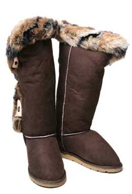 Chocolate sheepskin boot with faux fur trim