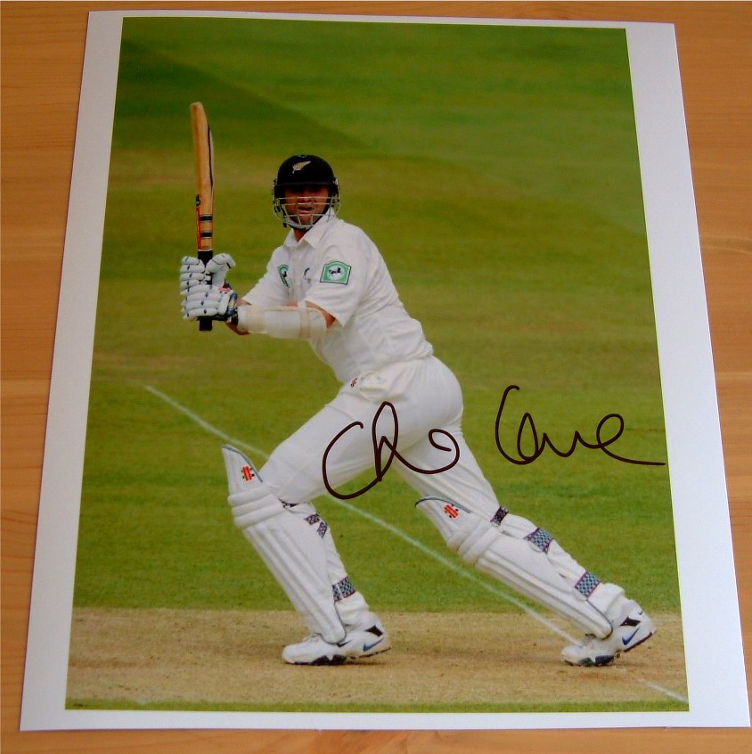CHRIS CAIRNS HAND SIGNED 10 x 7 INCH COLOUR PHOTO