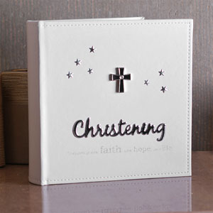 This wonderful Christening Photo Album is the ideal place to store precious photos from a little ones special Christening.The outside of the photo album has a white matt leatherette style finish. Featured in the centre is a silver coloured raised st