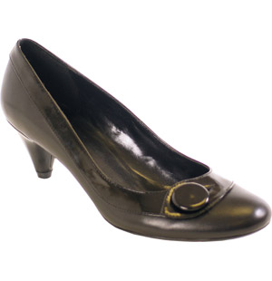 Leather courts with buttoned strap detail. The Claxton court shoes have a low kitten heel and round 
