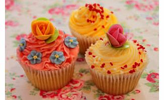 Learn the secrets to creating beautiful cupcakes with celebrity chef Xanthe Milton. Youll both learn the simple techniques that make your cupcakes lookdelicious, including how to pipe roses and swirls and daisies. This hands on, practical cupcake de