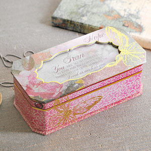 This gorgeous Cottage Garden Butterfly Collection Gran Jewellery Box would make an ideal gift for your wife on any occasion not only handy for storing precious things it is also a music box.This Jewellery Box is perfect for keeping jewels and trinket