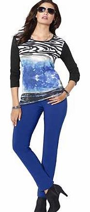 Great, round neck top with long sleeve with a fab abstract print in amazingly intense colours on the front. Featuring plain black sleeves and a plain black back section. Creation L Top Features: Fitted Long sleeves Washable 94% Viscose, 6% Elastane L