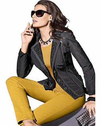 Fitted jacket with animal print jersey inserts and contrasting quilted seams. With long sleeves with intricate seams and piping detail. Creation L Jacket Features: Long sleeves Fitted design Washable 100% Polyester Length approx. 60 cm (Size 16)