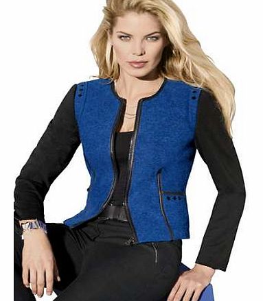 Fashionable fitted jacket in a lovely modern design with shaping darts for a fantastic silhouette. The neckline and zip feature a narrow faux leather trim and the shoulders and pockets feature decorative seam detailing. The body section is in a wool 