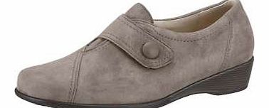 These elegant suede shoes come with stylish rip-tape fastening. Features decorative seams and button. With replaceable leather foot bed and flexible outer sole. Creation L Shoes Features: Lining: Leather with Fabric Outer sole: Synthetic Upper: 100% 