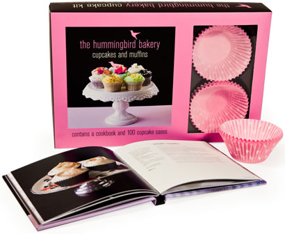 The Hummingbird Bakery is the destination bakery for Londoners with a passion for great cakes but now with The Hummingbird Bakery Cupcake Kit you can create their delicious recipes at home! In this irresistible book, the chefs from the bakery share t