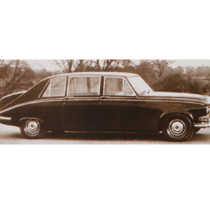 Oxford has announced a 1/43 replica of the 1968 Daimler DS420 finished in grey.