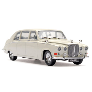 Oxford has announced a 1/43 replica of the 1968 Daimler DS420 finished in white.