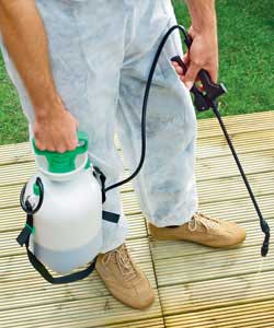 4 Litre capacity. To be used in conjunction with sprayable deck care. Easy to use. Gives a professio