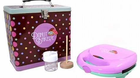 Donut Bakery Kit The Donut Bakery Kit allows you to make up to 6 mini donuts or bagels at a time. The donut maker has a non-stick cooking surface, lock down lid and a power indicator light. The instructions include recipes and it only takes a few min