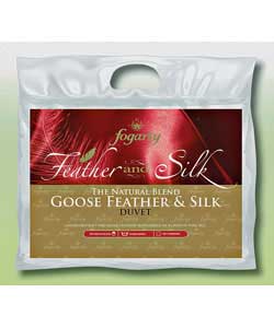 Luxurious goose feather inner core with an outer layer of pure silk.Filling 65 goose feather, 30 sil