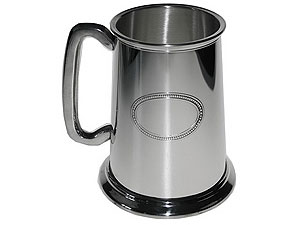 This 1 pint pewter bottom features a traditional glass bottom.