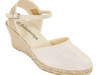 A perfect pair of shoes for summer, espadrilles with a slight shimmer in the material. Team with that floaty dress or summery skirt for a complete outfit.Espadrilles Features: Upper/Lining: Textile Sole: Other materials Heel height approx. 7 cm (2 i