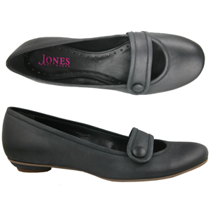 A modern pump from Jones Bootmaker. Features bar and button detail across the top, covered heel and 