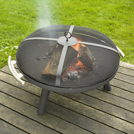 The Grill Tech Space Brazier 800 features a removalble ash can and a ventilation system. It has a he
