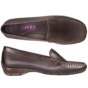 A Moccasin style shoe from Jones Bootmaker. With contrast stitch detail to front, grained, soft Leat