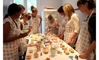 Practice the hidden secret of how to bake and decorate the perfect cupcakes with celebrity chef Xanthe Milton. Youll love to learn how to bake and decorate scrumptious cupcakes. Impress your friends and family with a stunning array of iced and decora