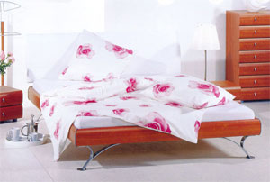 The Hasena Oto has the following features: Ponte legs and Bellino headboard Bed in Cherry and
