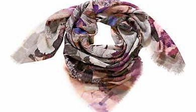 Gorgeous scarf in a pretty floral print with frayed edges.Heine Scarf Features: Washable 100% Polyester Approx 123 x 123 cm (48 x 48 ins)