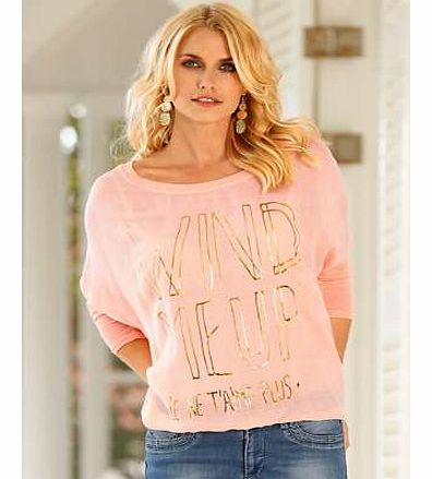 Casual, soft jersey t-shirt with a wide neckline, long sleeves and an elasticated hem. This playful top will support any casual look. Team with jeans and casual trainers or pumps for a trendy look. Heine Top Features: Washable 100% Viscose Length app