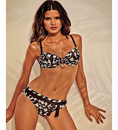 Our lovely print bikini is perfect for poolside glamour and a must-have holiday essential! Wooden and shell pendant and fabric belt. With adjustable straps and padded cups.Heine Bikini Features: Washable 85% Polyamide, 15% Elastane Lining: 100% Polya