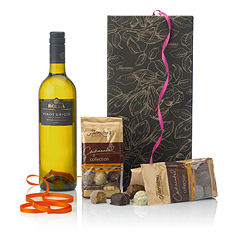 For Pinot fans, this gift comprises one bottle of Italian Pinot Grigio and two bags of Continental c