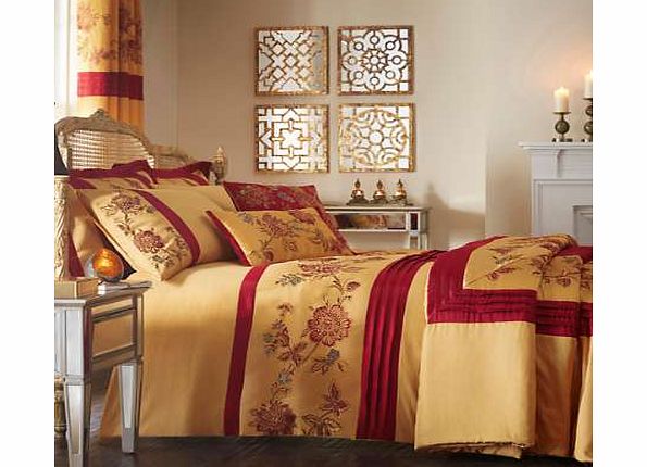 This beautiful bed linen has been designed exclusively for us, making it even more special! Exquisite embroidery and appliqué of the very highest quality. Ideal for those looking to add glamour and grandeur to their bedroom. Suited to almost any sty