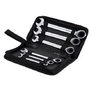 This JCB 6 piece spanner set has a chrome vanadium steel construction and includes both open end 