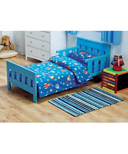 Maximum weight of child this bed is suitable for 70kg.Cot outer dimensions (L)146.5, (W)72, (H)56.5c