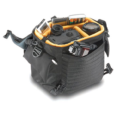 The SB-902 Reporter Shoulder Bag fits 1-2 D/SLR bodies   2-3 lenses   accessories, With the internal