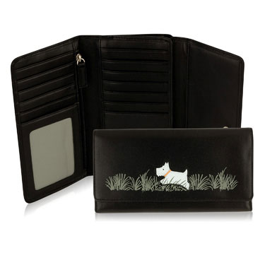 A large practical flapover wallet with great internal features. This smooth leather wallet includes 