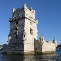 Explore Lisbon and discover her traditional squares and the important Discoveries Monuments. Then to