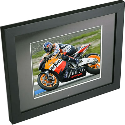 Our Traditional Style Digital Photo Frame from Living Images has a resolution of 640x480 giving your