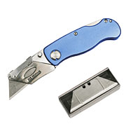Folds away for easy and safe storage. Quick-change blade mechanism. Belt clip. Supplied with 10