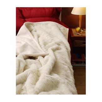 Enjoy the cosy warmth and contemporary decorative styling of this beautiful faux fur throw. Ideal
