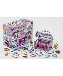 Contains lockable jewellery box, 900 pearls, magnets, hair slides, earrings, rings and storage jars.