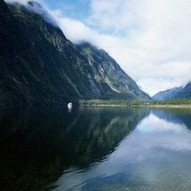 Combine a luxury coach tour through spectacular alpine scenery in one of New Zealand