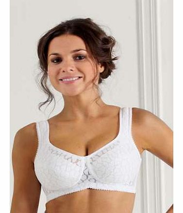 Sporty bra in elastic Jacquard with solid, padded cups and wire band under the bust. The elevated front design gives a comfortable support. With comfortable, padded, adjustable shoulder straps and supporting bands at the side. The back is in a comfor