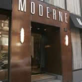 The boutique Moderne hotel is located close to Broadway, Central Park and Times Square. Guests will 