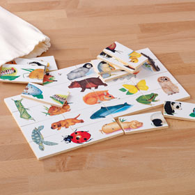 Your child will love the beautiful, lifelike pictures of this unusual jigsaw. Just fit the animal ha