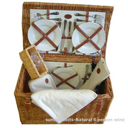 Fresh and contemporary is the feel of the Natural Wine Lovers Picnic Basket. The white and cream col