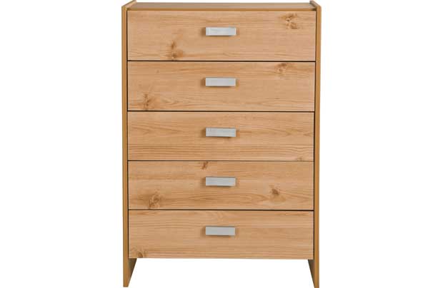 This chest of drawers from the New Capella collection provides the perfect home for your garments with its five spacious drawers. The top surface will present your mementos and ornaments beautifully. With its sleek rectangular handles and gorgeous pi
