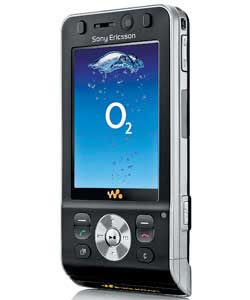 240x320 colour screen.Built in 2 megapixel camera with up to 2.5x zoom.MP3 player.Bluetooth.35Mb int