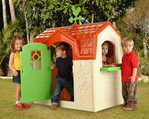 Your child and friends will love playing in the garden in this outdoor plastic country house playhou