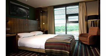 Experience the buzz of the city or escape to the quietness of the countryside  the choice is yours with a stay at Village Urban Resort Solihull. With the lively city of Birmingham in one direction and historic rural attractions including Kenilworth 