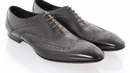 P.S Paul Smith Dust Slim Brogue have a contrast lace design and a slim brogue style. The smart shoes feature a pointed and flat square toe with a fine brogue inspired design running throughout the shoe. The brogues also feature a floral inner-sole in