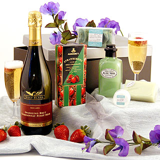 Could Bathtime get any better? Champagne, whole strawberries encased in rich milk chocolate, abundan